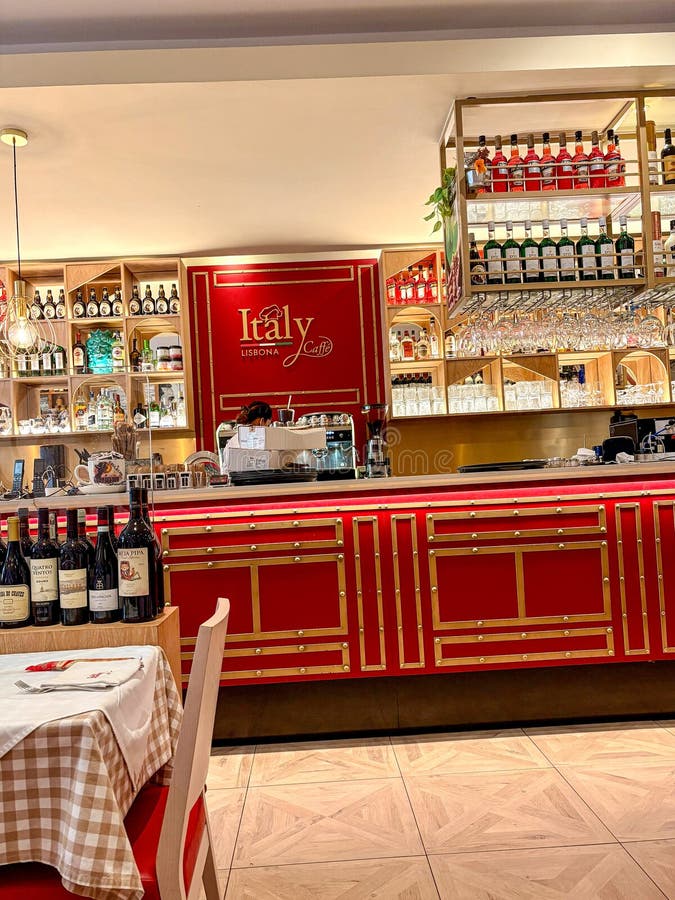 interieur d un bar restaurant italien 451253675